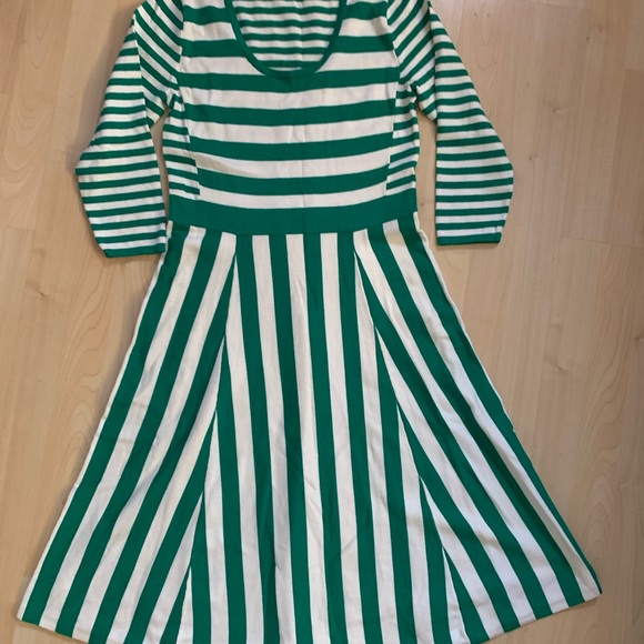 Boden Green Stripe Knit Dress 8 - Picture 7 of 8